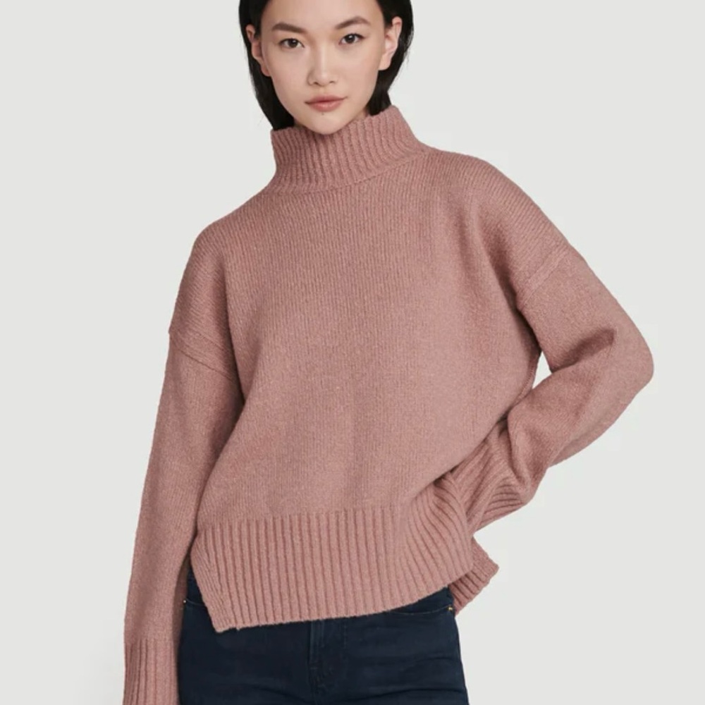Frame knit turtleneck with slit in rosewood